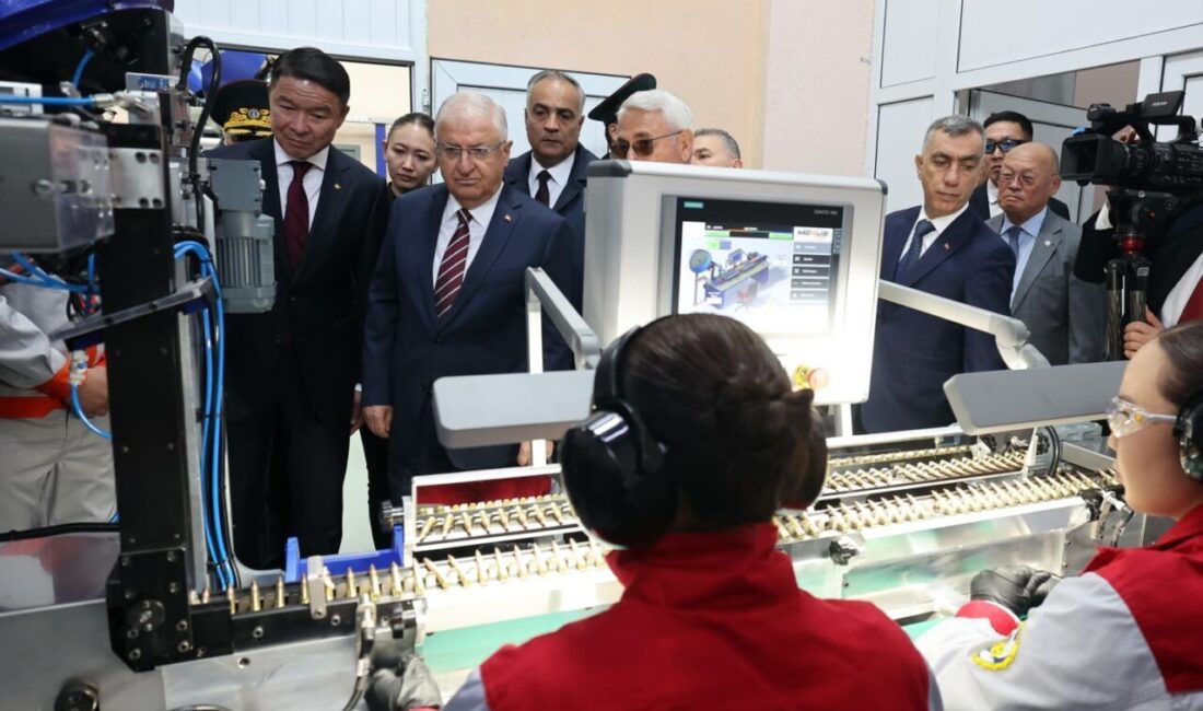 Milli Savunma Bakanı Yaşar Güler, Moğolistan'da Savunma Bakanı Damba Batlut