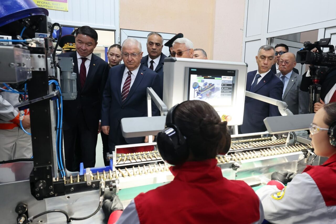 Milli Savunma Bakanı Yaşar Güler, Moğolistan'da Savunma Bakanı Damba Batlut