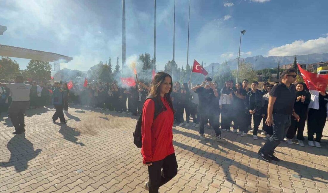 15 Yaşındaki Ayşegül Karagöz, Dünya Şampiyonu Olmayı Başarıp Türkiye’yi Gururlandırdı Denizli'deki Necla-Ergun Abalıoğlu Ticaret Meslek Lisesi öğrencisi 15 yaşındaki Ayşegül