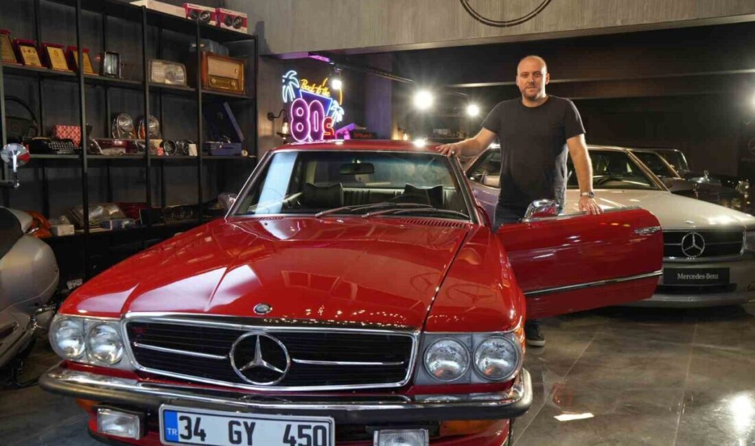 Samsunlu iş adamı Emre Yılmaz, klasik otomobil tutkusunu geliştirdiği koleksiyonuyla