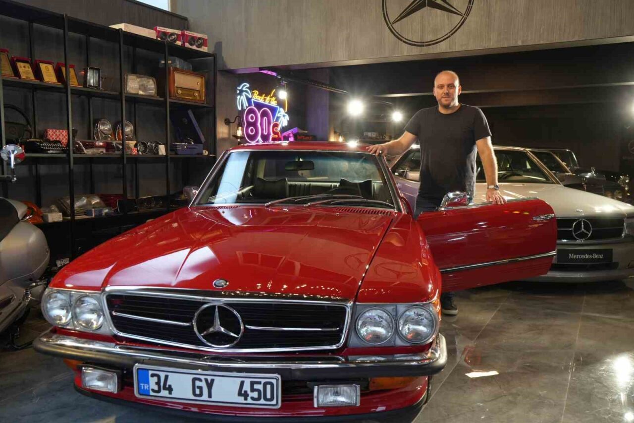 Samsunlu iş adamı Emre Yılmaz, klasik otomobil tutkusunu geliştirdiği koleksiyonuyla