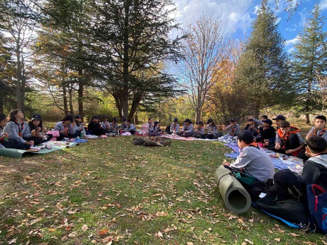 Afyonkarahisar'daki Sandıklı Cumhuriyet Ortaokulu Hüdai İzcileri, 29 Ekim Cumhuriyet Bayramı'nı