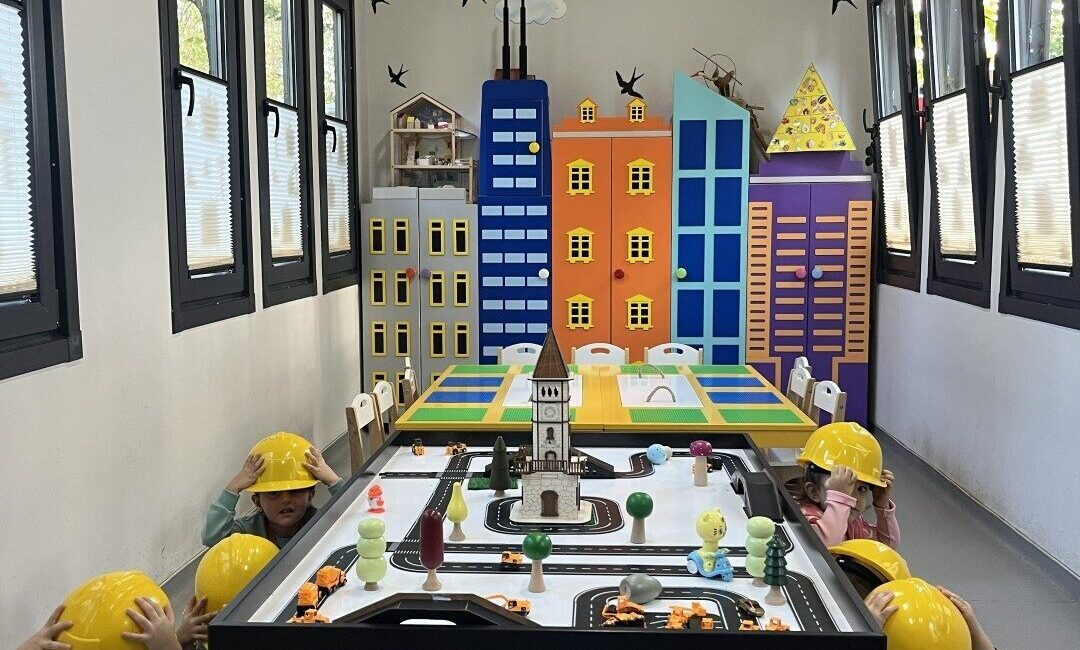 Minik Mimarlara Güvenli Yapılar Eğitimi Verildi Kocaeli Büyükşehir Belediyesi'ne bağlı Lokomotif Çocuk Köyü'nde, 13 Ekim Dünya