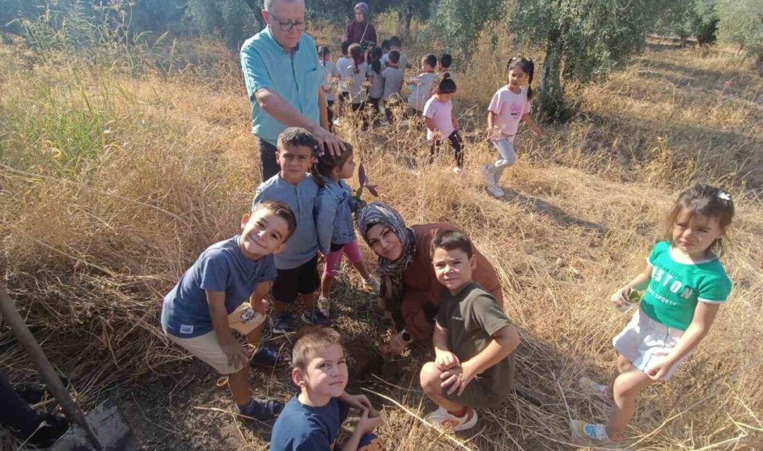 Sarıgöl’de Öğrenciler Fidan Dikerek Doğa Koruma Bilincini Geliştiriyor Manisa'nın Sarıgöl ilçesindeki Halil Duran İlköğretim Okulu, doğa bilincini artırmak