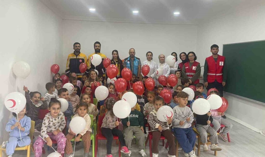 Düzce’de Ambulans Ekipleri, Anaokulu Öğrencilerine Sağlık Eğitimleri Verdi Düzce İl Ambulans Servisi, anaokulu öğrencilerine ambulans tanıtımı yaparak 112