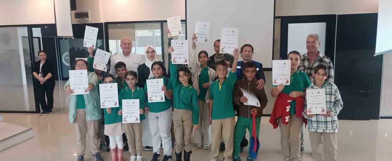 Muğla Büyükşehir Belediyesi, "Geleceğin Tadımcılarını Yetiştiriyoruz" projesiyle ilköğretim öğrencilerine zeytinyağı