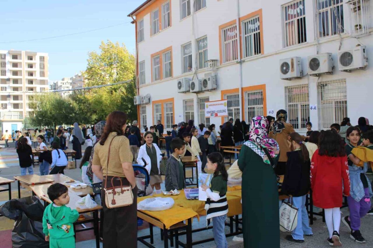 Diyarbakır Kayapınar'daki Hantepe Eğitim Şehitleri İlkokulu, Gazze için yardım etkinliği