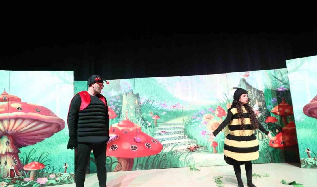 Gebze’de “Beneksiz Böcek Uğur” Tiyatro Oyunu Küçük İzleyicilerle Buluştu Gebze Kültür Merkezi'nde sahnelenen "Beneksiz Böcek Uğur" çocuk tiyatrosu, minik