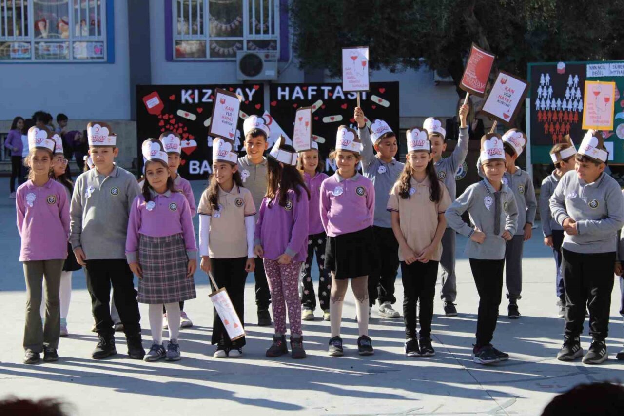 Aydın Efeler'de Ekrem Çifçi İlkokulu, Kızılay Haftası dolayısıyla kan bağış
