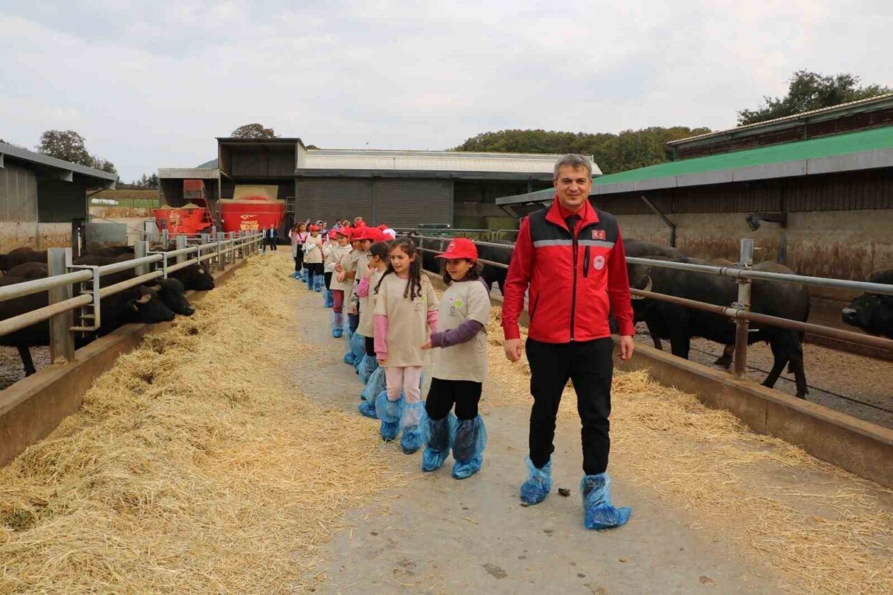 Kocaeli'nin Kandıra ilçesinde düzenlenen Lider Çocuk Tarım Kampı'nda 75. Yıl