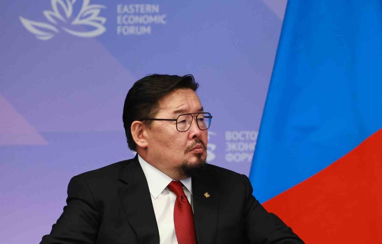 Moğolistan Yüksek Mahkemesi, parlamentonun Başbakan Gombojav Zandanshatar'ı görevden alma kararını