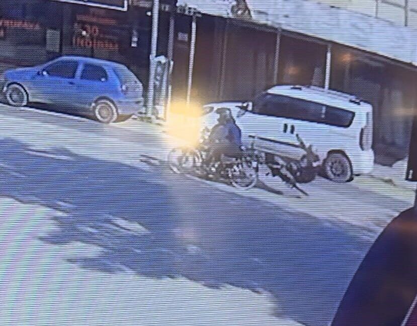İnegöl’de motosiklet ve bisiklet çarpıştı, iki kişi yaralandı Bursa'nın İnegöl ilçesinde motosikletle bisikletin çarpışması sonucu 17 yaşındaki Serdar
