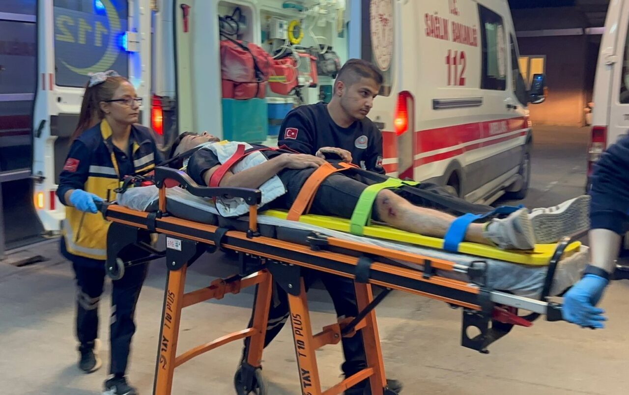 Adıyaman'da motosikletin tırla çarpışması sonucu S.Ç. adlı sürücü yaralandı. Olay,