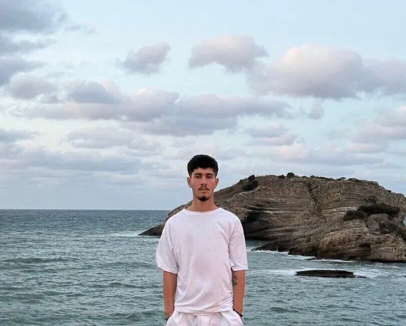 Kocaeli'nin Derince ilçesinde 19 yaşındaki Arda Aydın, motosiklet kazasında ağır