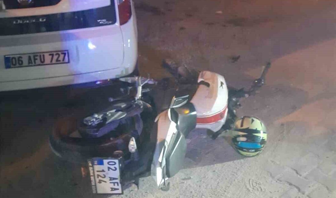 Besni’de Motosikletin Park Halindeki Araca Çarpması Sonucu Bir Kişi Yaralandı Adıyaman'ın Besni ilçesinde, henüz kimliği belirlenemeyen bir sürücünün kullandığı motosiklet,