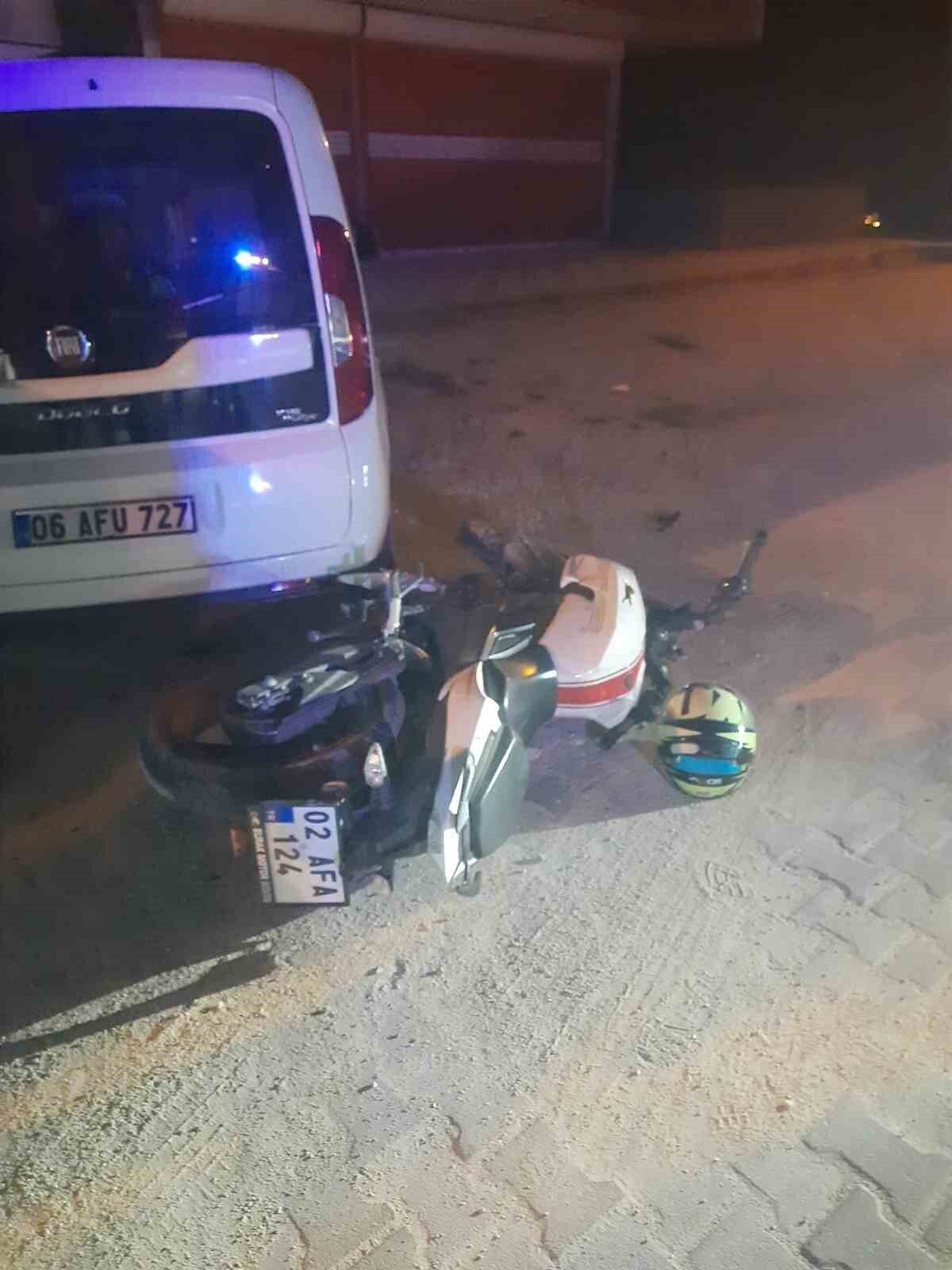 Adıyaman'ın Besni ilçesinde, henüz kimliği belirlenemeyen bir sürücünün kullandığı motosiklet,