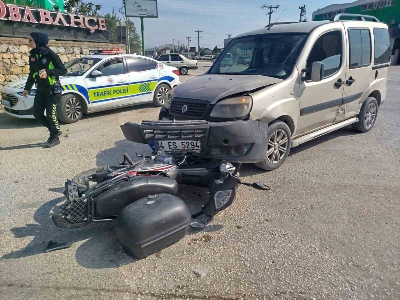 Bursa'nın İnegöl ilçesinde, hafif ticari araç ile çarpışan 33 yaşındaki