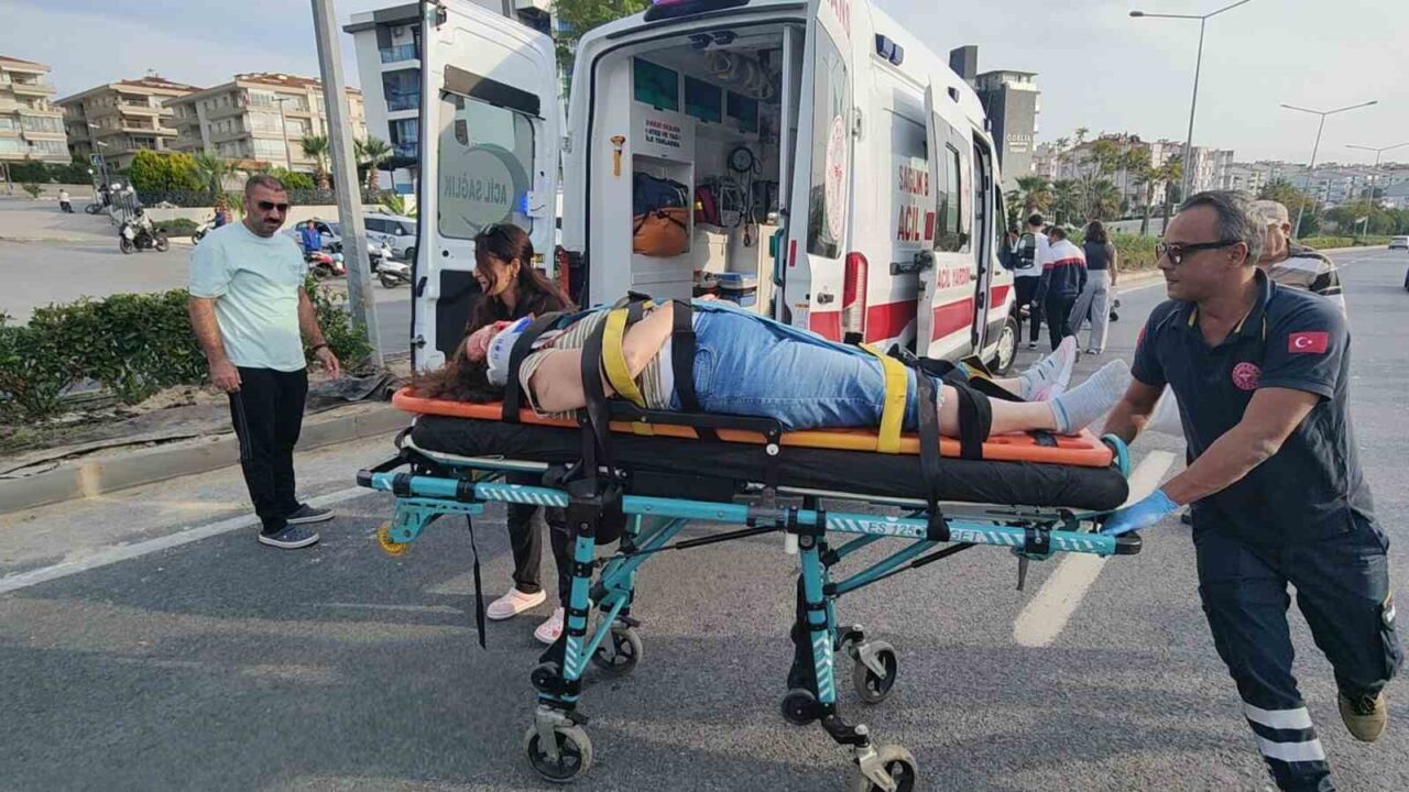 Kuşadası'nda Adile S., Turgut Özal Bulvarı'nda motosikletin çarpması sonucu ağır
