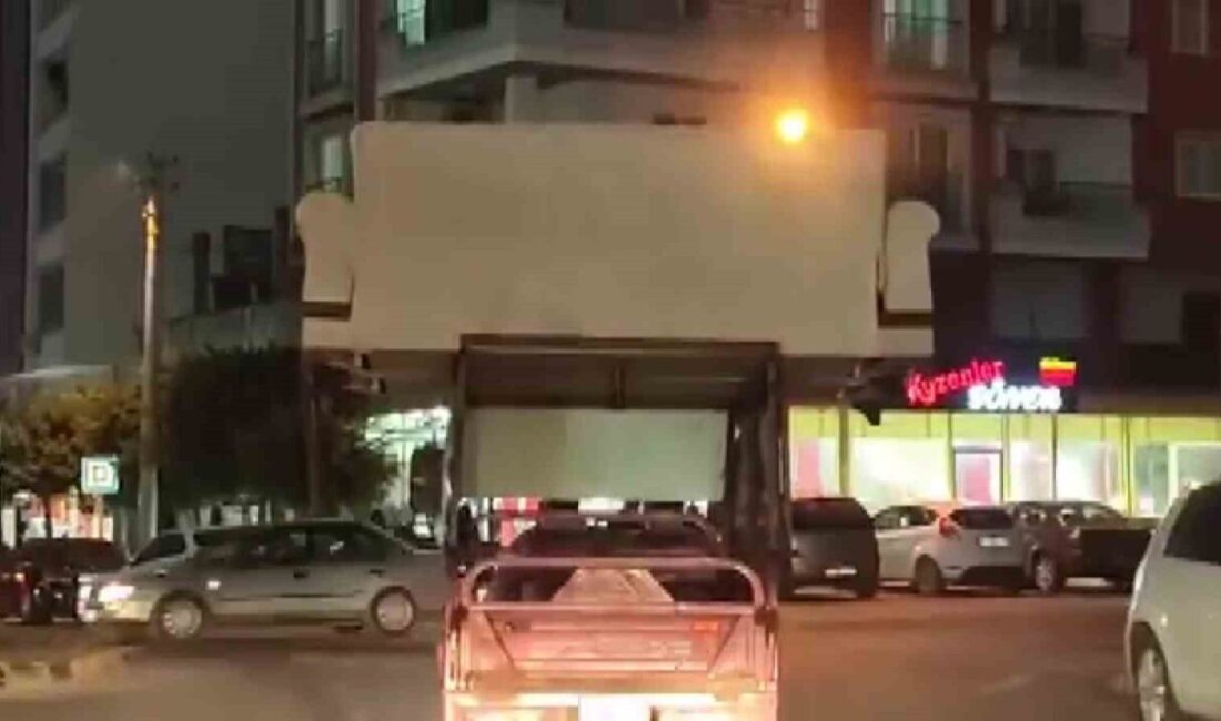 Hatay’da 3 tekerli motosikletle koltuk taşıyan sürücüye 2 bin 72 TL ceza kesildi Hatay'ın Payas ilçesinde, 3 tekerli motosikletle koltuk taşıyan sürücüye 2.072