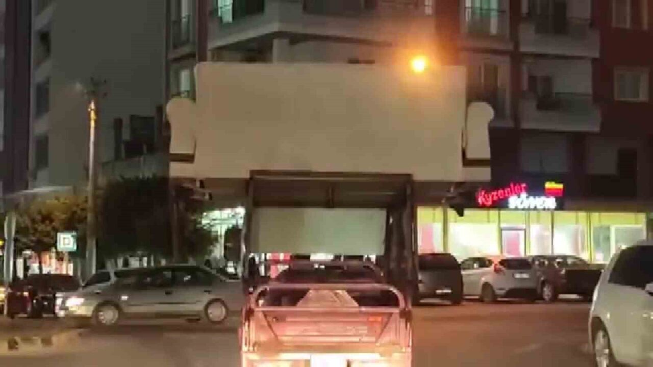 Hatay'ın Payas ilçesinde, 3 tekerli motosikletle koltuk taşıyan sürücüye 2.072