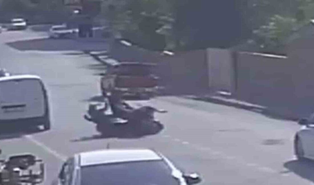 Hatay'ın Erzin ilçesinde iki motosikletin çarpıştığı kazada, 3 kişi güvenlik