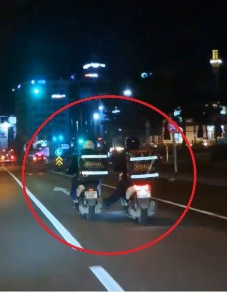 Samsun'da arızalanan motosikleti iten başka bir motosiklet sürücüsü, trafikte büyük
