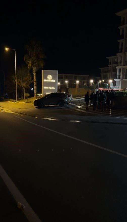 Beylikdüzü’nde motosikletli saldırganlar, Şafak Ç. ve arkadaşlarının bulunduğu otomobili kurşunladı.