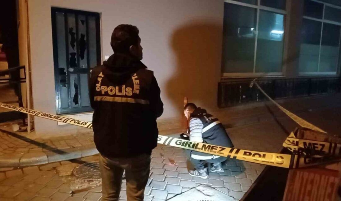 Denizli'nin Pamukkale ilçesinde, motosikletli iki saldırgan, bir spor salonuna tüfekle