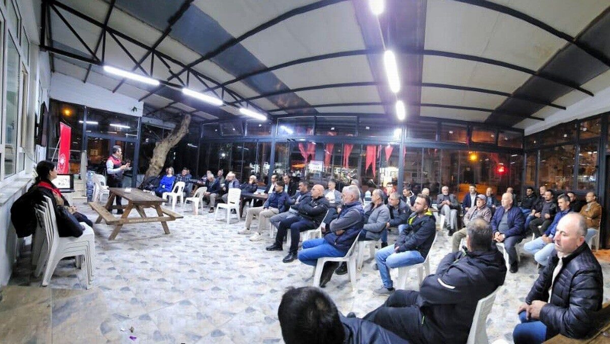 Mudanya’nın Kaymakoba Mahallesi'nde düzenlenen eğitimde, zeytin ve incir üreticilerine doğru