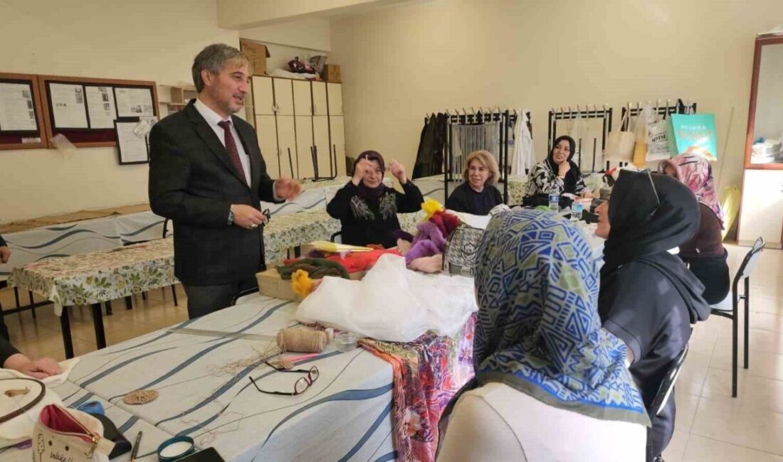 Kütahya İl Milli Eğitim Müdürü Mustafa Yılmaz, Halk Eğitimi Merkezinde