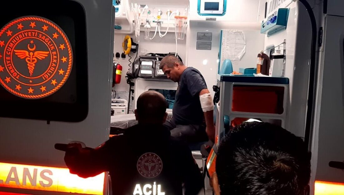 Bolu'nun Mudurnu ilçesinde motosiklet ile hafif ticari aracın çarpışması sonucu