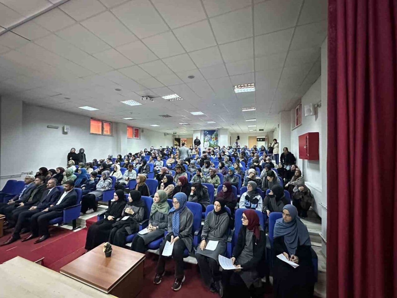 Van'ın Tuşba ilçesindeki İskele Kız Anadolu İmam Hatip Lisesi’nde 'İmam