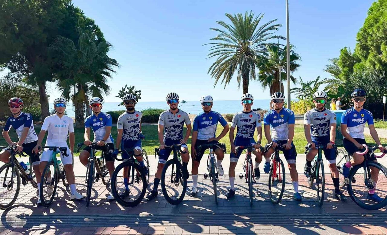 Alanya'daki Türkiye kupasının yedinci etabını tamamlayan Karya Muğla bisiklet takımı,