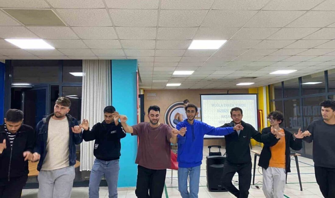 Muğla Erkek Öğrenci Yurdu'nda düzenlenen "Biz Bize Moral Gecesi" etkinliği,