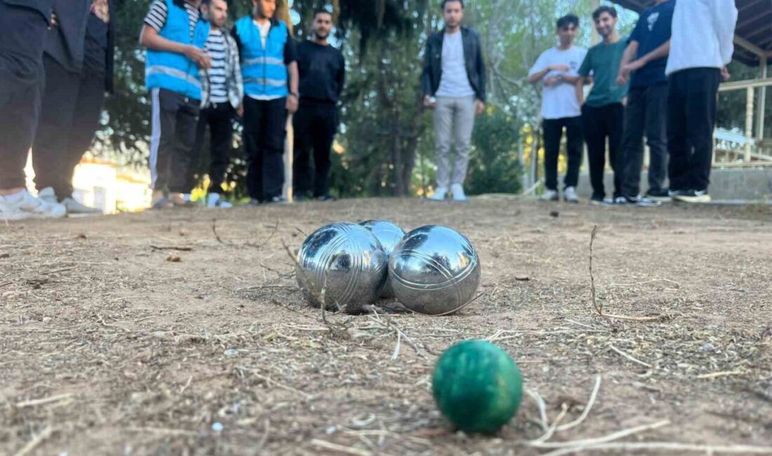 Muğla Erkek Öğrenci Yurdu'nda düzenlenen Bocce Turnuvası, gönüllü gençlerin katılımıyla