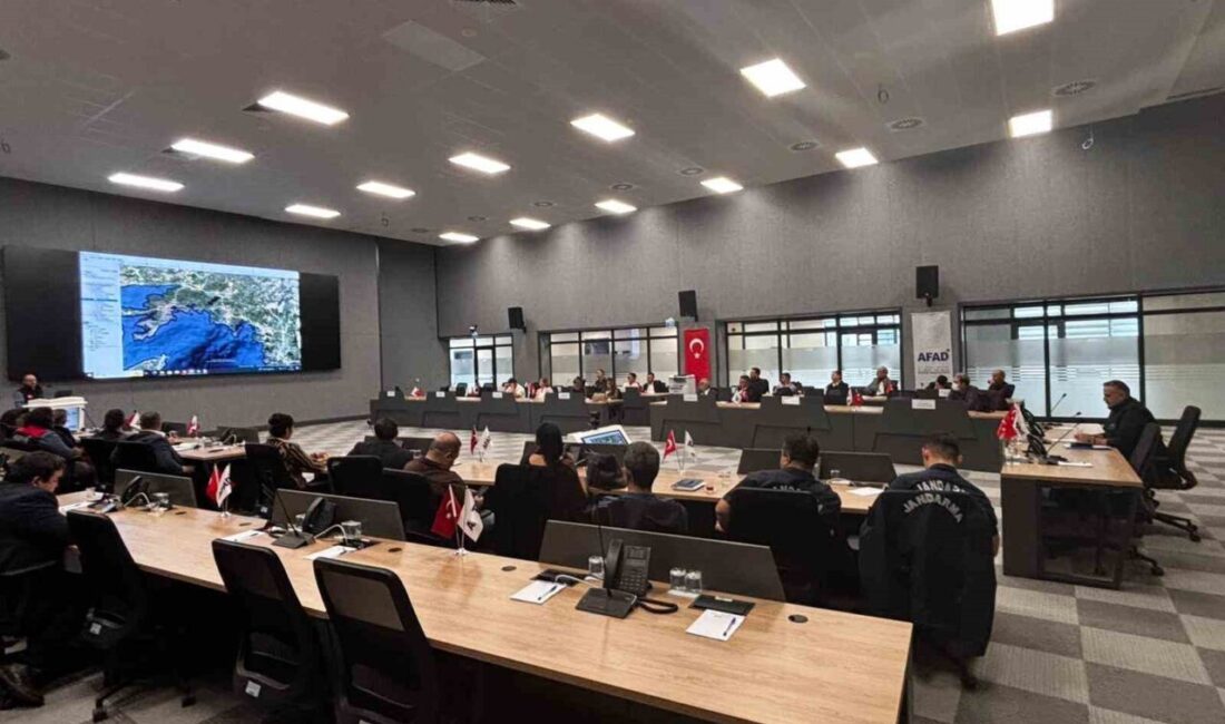 Muğla’da Afet Hazırlıkları İçin Önemli Değerlendirme Toplantısı Yapıldı Muğla'da afet öncesi hazırlıklar kapsamında geçici barınma alanlarına yönelik bir
