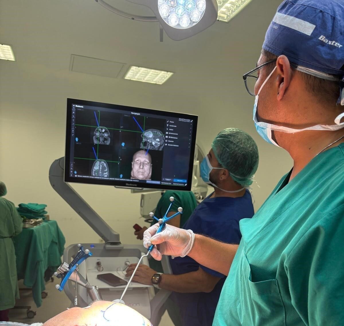 Muğla Eğitim ve Araştırma Hastanesi'nde, 73 yaşındaki bir hasta, baş