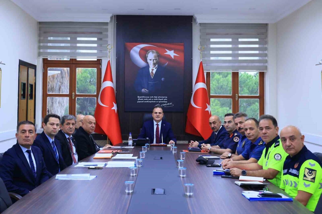 Muğla'da, Vali Dr. İdris Akbıyık başkanlığında yapılan toplantıda, karayollarındaki hız