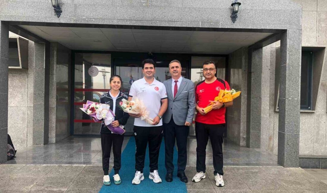 Dünya Şampiyonu Emircan Haney ve antrenörü Dr. Ejder Sözen, Milas-Bodrum