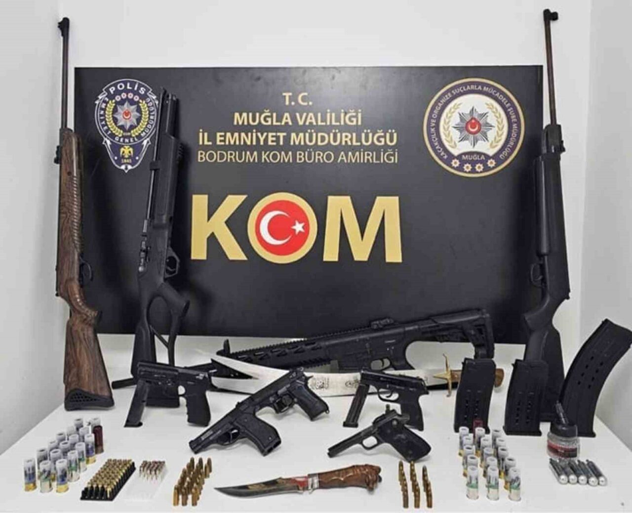 Muğla Emniyet Müdürlüğü'nün KOM ekipleri, Muğla genelinde ruhsatsız silah bulunduran