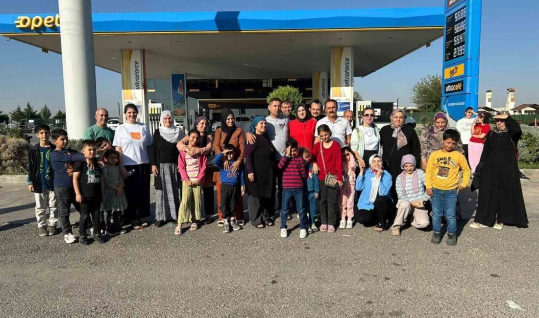Diyarbakır Bağlar Muradiye Mahallesi muhtarı Dilek Demir, bir grup kadını