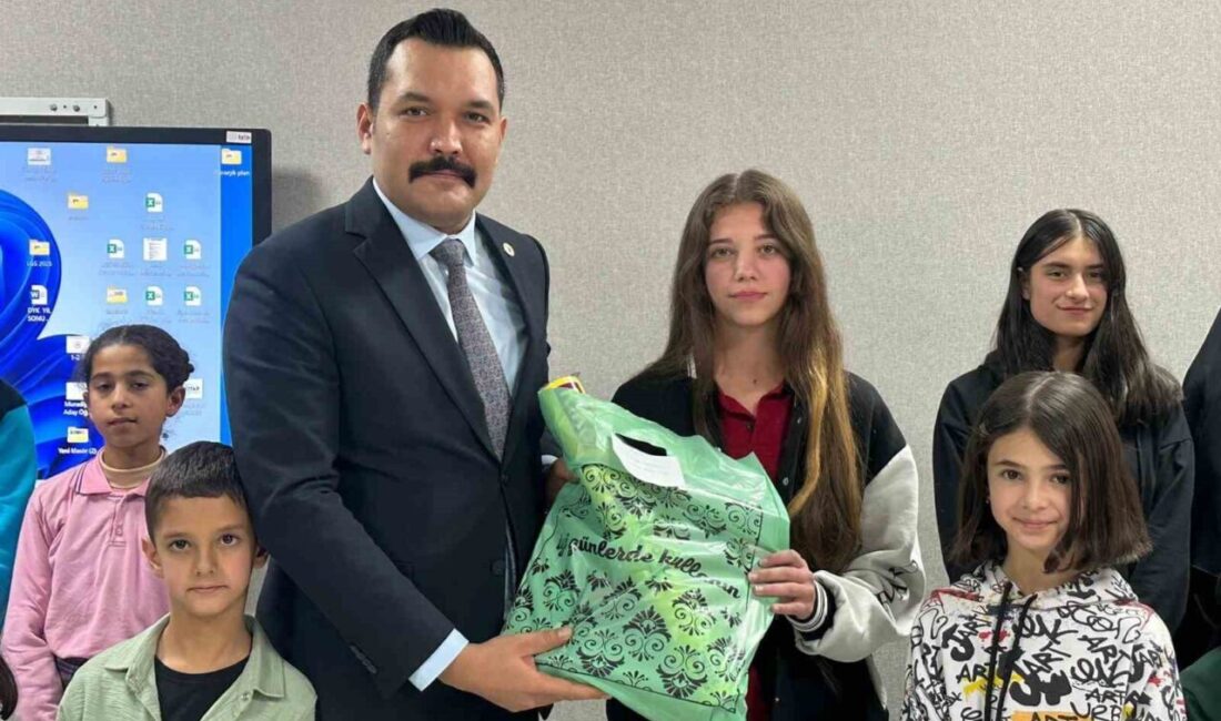 Van’da “Kitap Van” Projesi Kapsamında 1. Okuma Yarışması Ödülleri Sahiplerini Buldu Van Valiliği'nin "Kitap Van" projesi çerçevesinde düzenlenen 1. Kitap Okuma