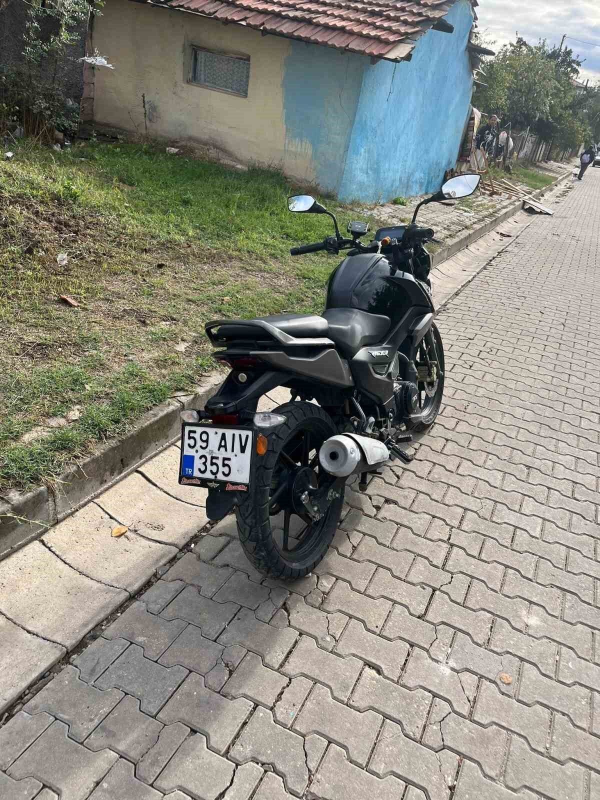 Tekirdağ'ın Muratlı ilçesinde, Nursu A. yönetimindeki motosiklet, Erkan A. kontrolündeki