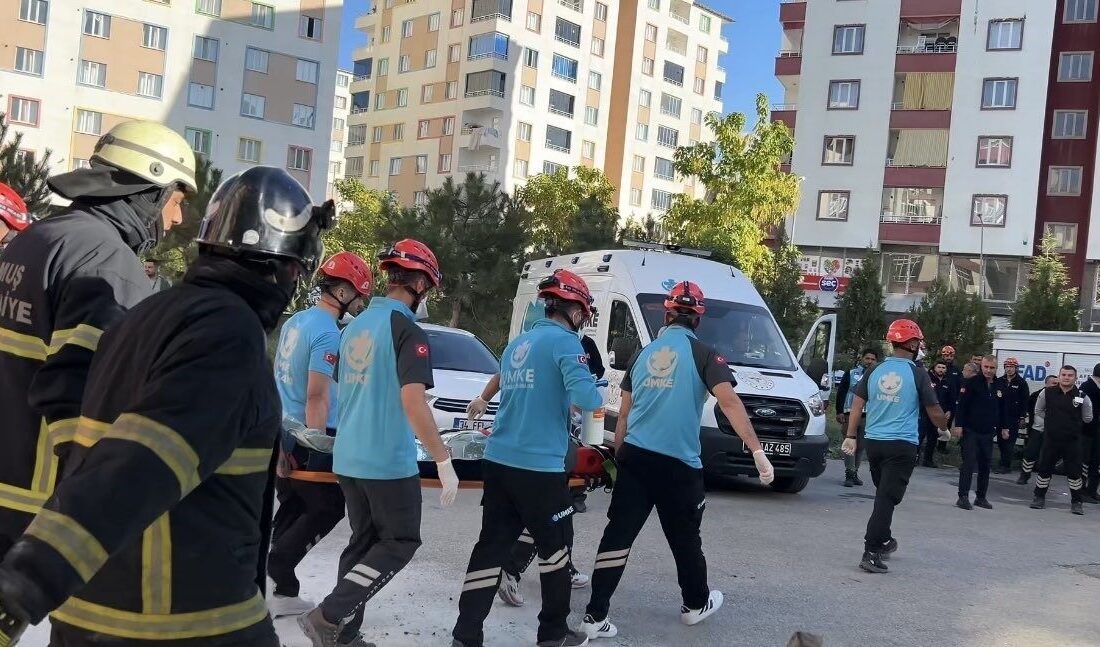 Muş Devlet Hastanesi’nde Acil Durumlara Yönelik Büyük Yangın Tatbikatı Gerçekleştirildi Muş Devlet Hastanesi, acil durum hazırlıklarını artırmak için geniş çaplı