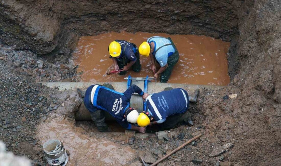MUSKİ Ekipleri, Fethiye’de Ana İsale Hattındaki Arızayı 16 Saatte Giderdi Muğla'nın Fethiye ilçesinde, MUSKİ ekipleri, Karaçulha Mahallesi'nde ana isale hattındaki