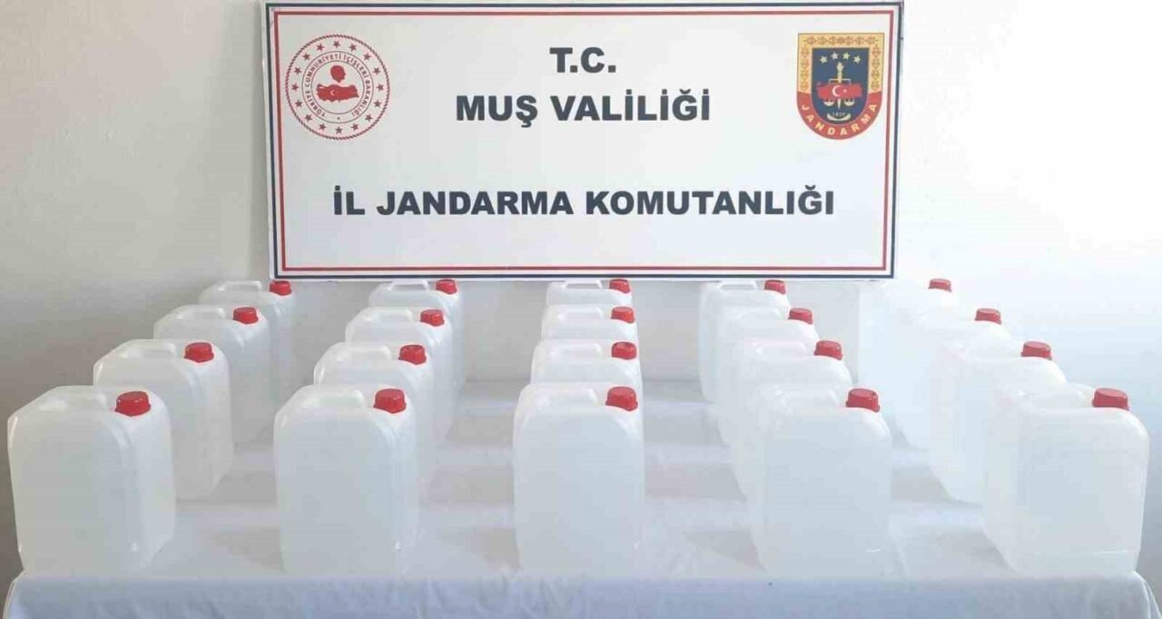 Muş'ta Jandarma ekipleri, kargo ile gönderilen 100 litre etil alkolü