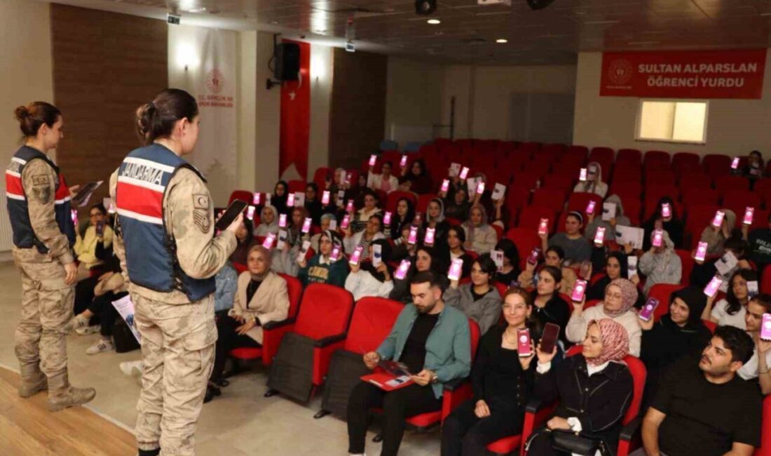 Muş’ta Jandarma, Öğrencilere Kadına Yönelik Şiddetle Mücadele Eğitimi Verdi Muş'ta jandarma, Sultan Alparslan Kız Öğrenci Yurdu'nda 160 üniversite öğrencisine
