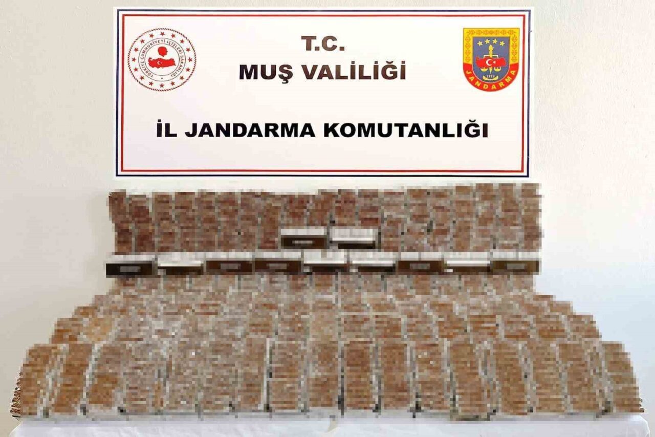 Muş'ta Jandarma, kaçak tütünle mücadele operasyonunda 39 bin 720 dolu