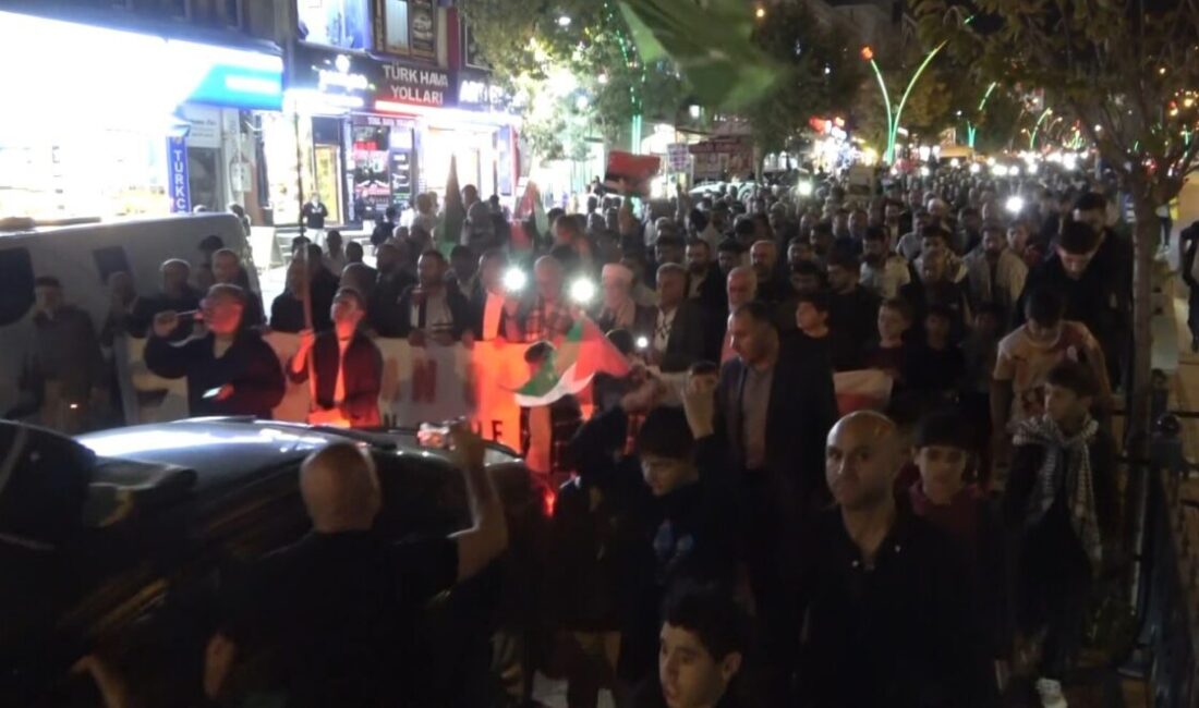 Muş’ta 5 Bin Kişi, Gazze’ye Yönelik Saldırıları Protesto Etti Muş’ta 5 bin kişi, Gazze'ye yönelik İsrail saldırılarını protesto etmek
