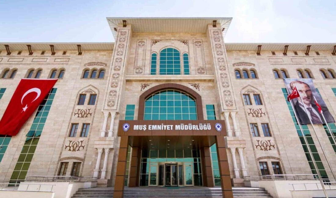 Muş’ta DEAŞ’a Yönelik Operasyon: 6 Gözaltı, 5 Tutuklama Muş’ta DEAŞ'a yönelik düzenlenen operasyonlarda 6 kişi gözaltına alındı, bunlardan